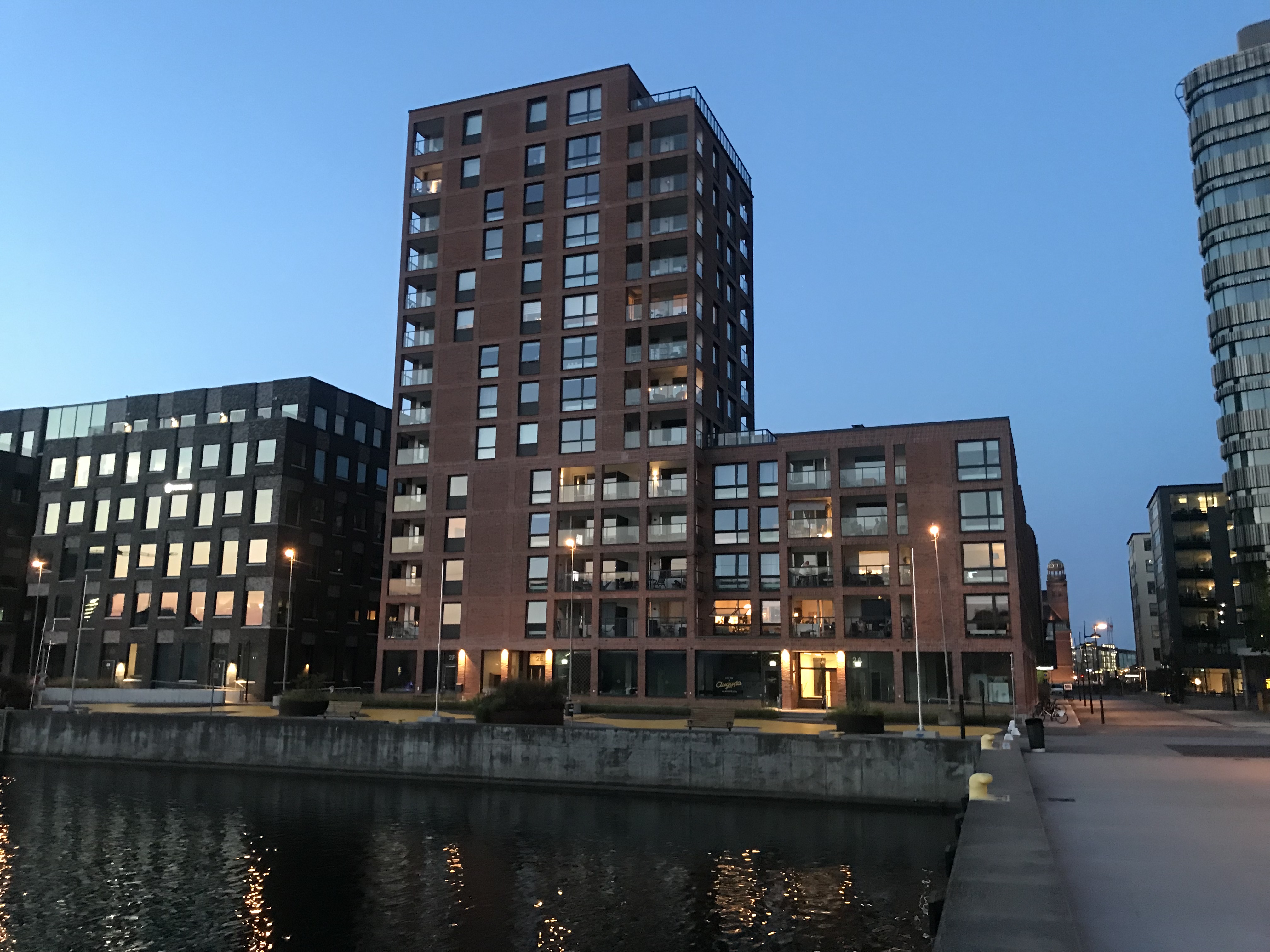 Kaj 306 - En modern boendemiljö där stad och hav möts. Kaj 306 - En modern boendemiljö där stad och hav möts.